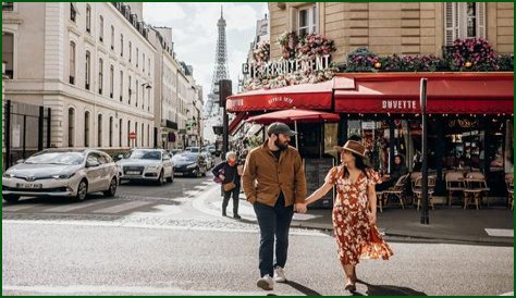Are you allowed to eat on the street in Japan?
