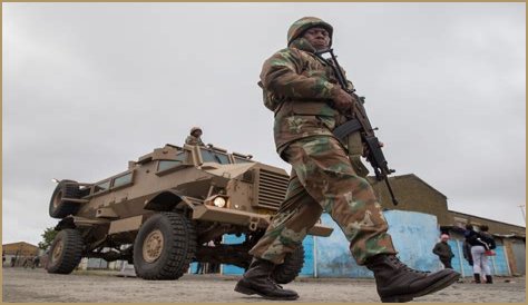 How much do Sandf soldiers earn?