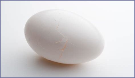 Is it safe to eat a slightly cracked egg?