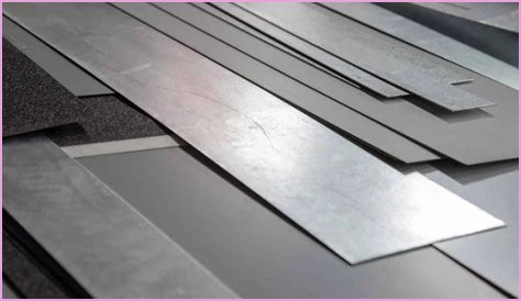 What is the maximum size of sheet metal that can be cut with tin snips?